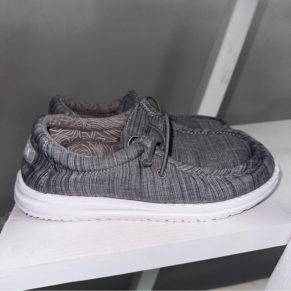 Hey Dude Big Kids Gray Shoes size 1 - Picture 2 of 6